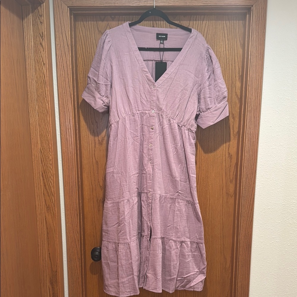 New with tags!! Elegant Mauve V-Neck Dress